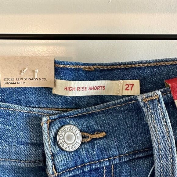 NWT Levi’s High Rise Shorts - Picture 8 of 11